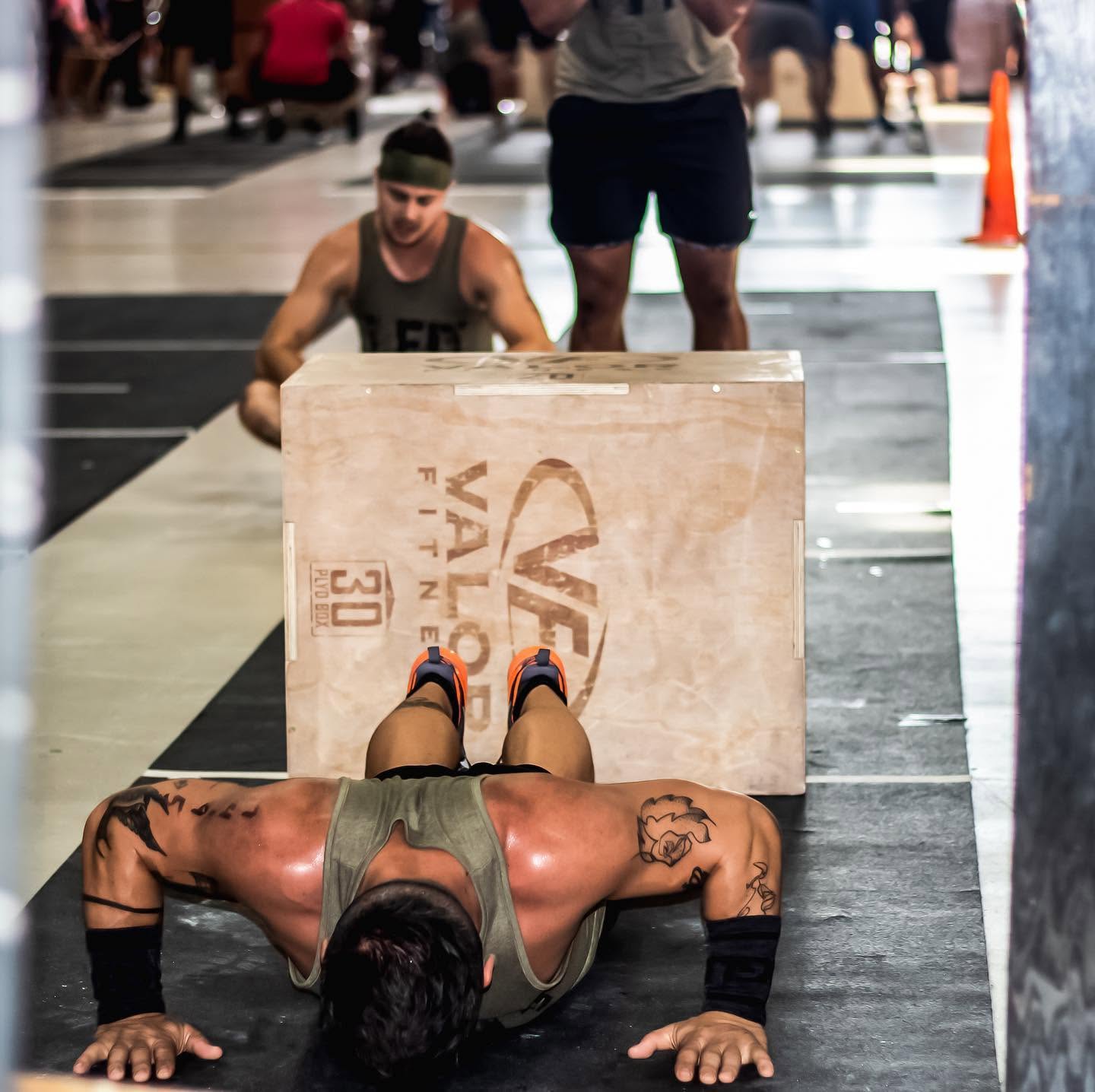 Push-up training in a downtown alley at night